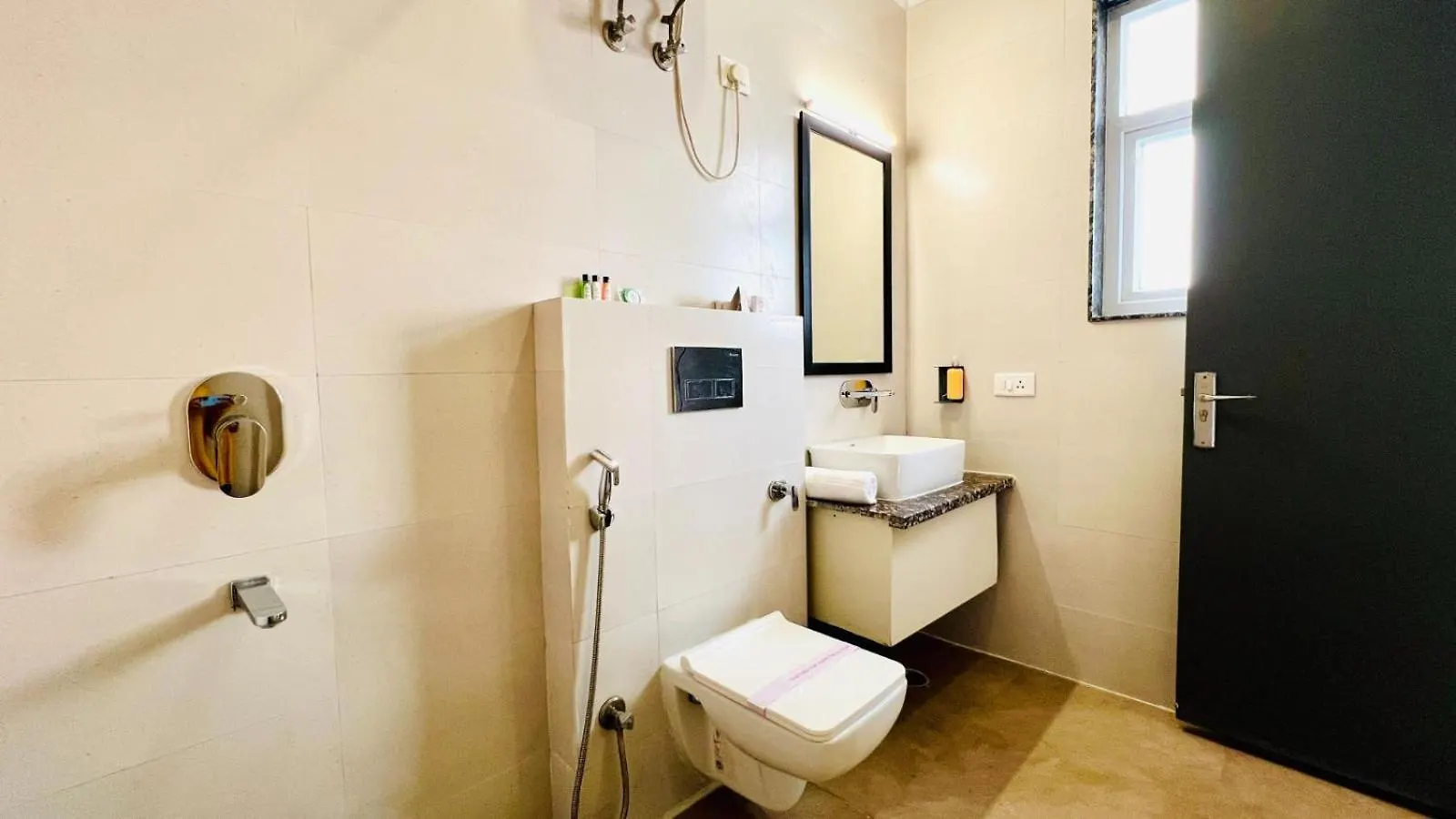 Bluo Medicity - Hotel 古尔冈 3*,